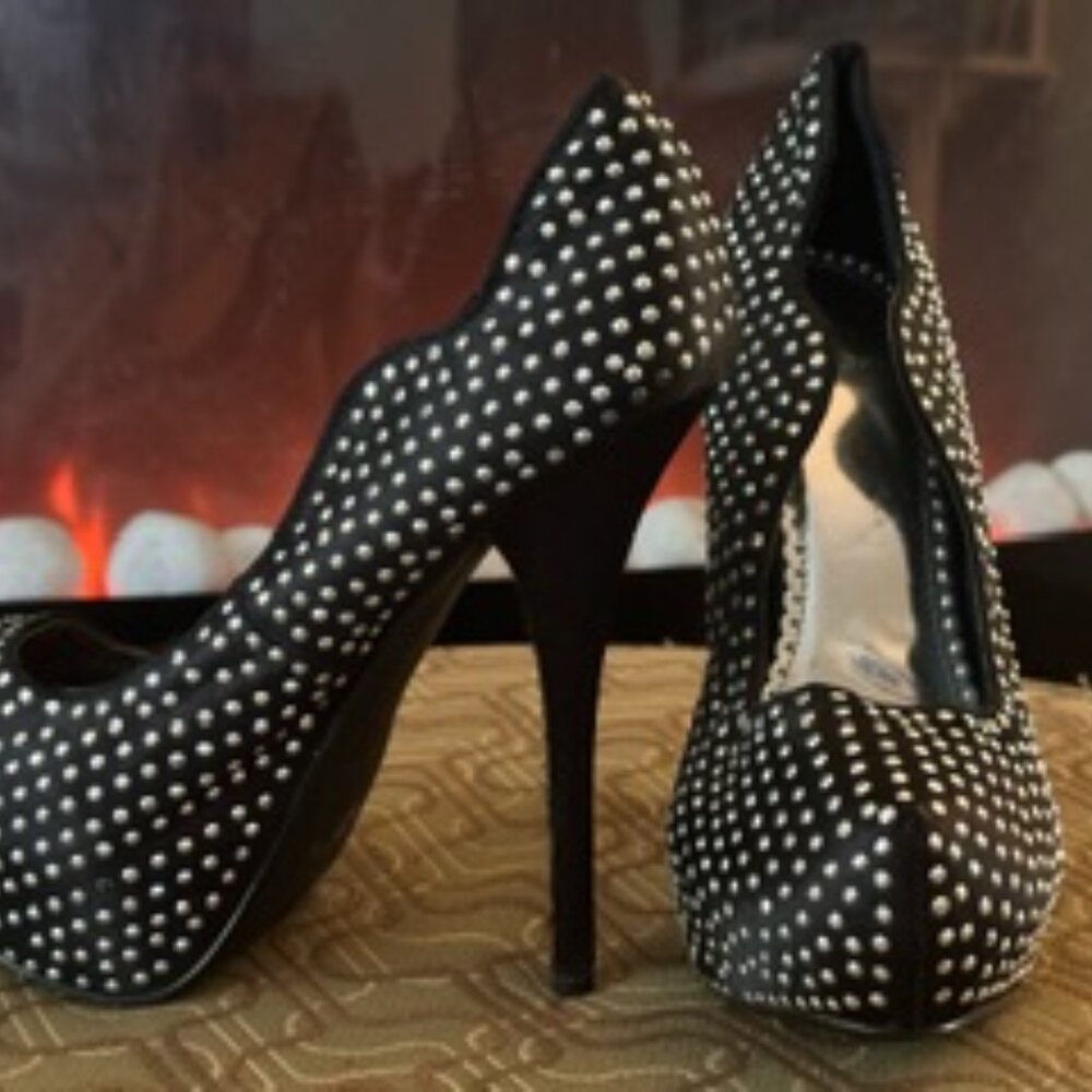 Great black hells with silver appliques - 6 inch heel